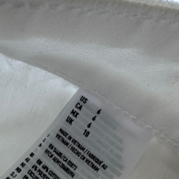 American Eagle Outfitters White Jean Shorts with Frayed Hems - Picture 4 of 4